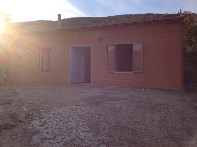 Casa Indipendente in Vendita a Bortigiadas, zona Figaruia, 70'000€, 130 m², arredato