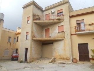 Appartamento in Vendita a Castelvetrano, zona sud, 45'000&euro;, 110 m²