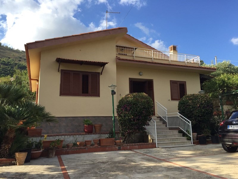 Villa in Vendita a Monreale, zona Contrada Pezzingoli, 235'000€, 200 m²