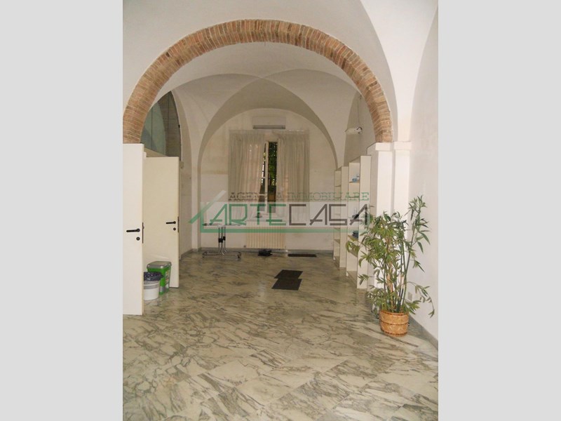 Immobile commerciale in Affitto a Pontedera, 700€, 70 m²