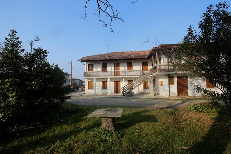 Casa Semi Indipendente in Vendita a Castelfranco Veneto, zona Sant'Andrea Oltre Muson, 320 m²