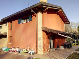 Villa in Vendita a Latisana, zona Pertegada, 198'000€, 140 m²