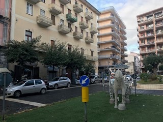 Immobile commerciale in Affitto a Castellammare di Stabia, zona piazza spartaco, 1'000€, 60 m²