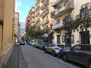 Immobile commerciale in Vendita a Castellammare di Stabia, zona via petrarca, 140'000€, 45 m²