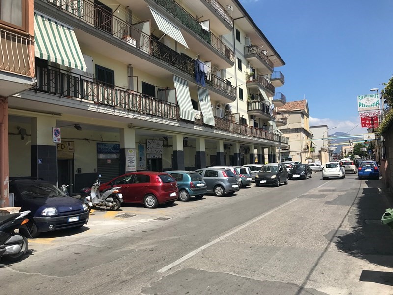 Immobile commerciale in Affitto a Castellammare di Stabia, zona via napoli, 650€, 90 m²
