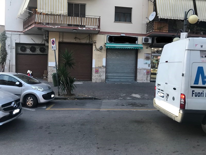 Immobile commerciale in Affitto a Castellammare di Stabia, zona via tavernola, 2'000€
