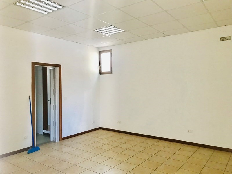Negozio in Affitto a Modena, zona MODENA EST, 500&euro;, 50 m²
