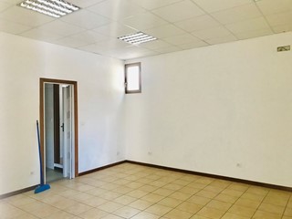 Negozio in Affitto a Modena, zona MODENA EST, 500&euro;, 50 m²