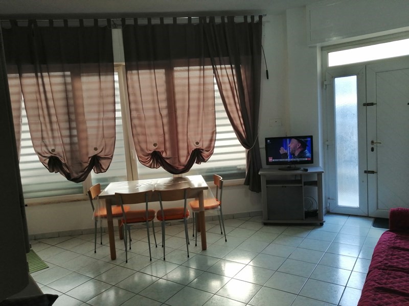 Trilocale in Affitto a Falconara Marittima, 55 m², arredato