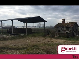 Magazzino in Vendita a Terracina, zona PONTE MAGGIORE, 110'000€, 120 m²