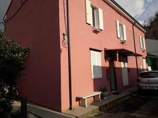 Appartamento in Vendita a Cesena, zona ponte vecchio, 119'000€, 120 m², con Box