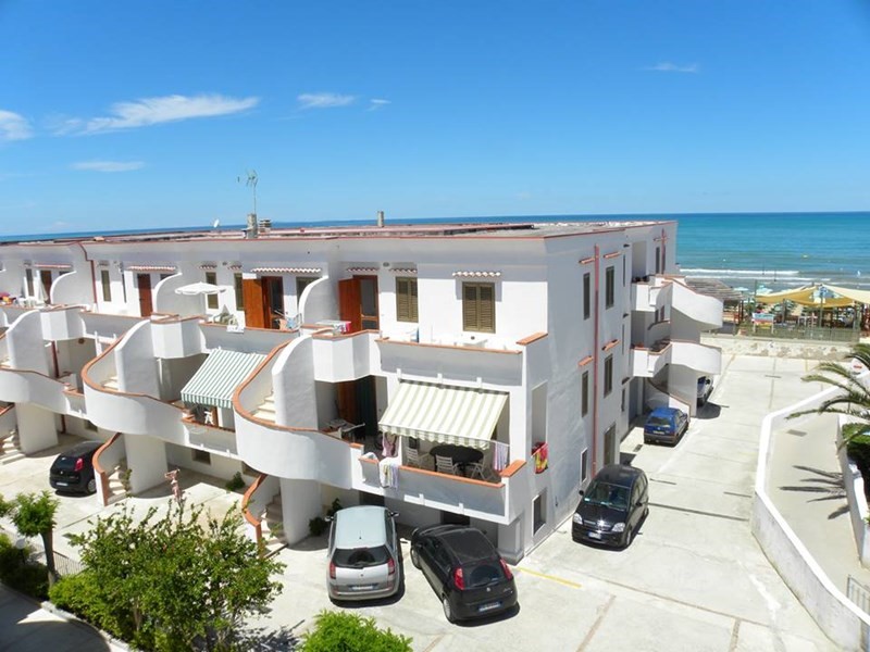 Villetta a schiera in Affitto a Rodi Garganico, zona Lido del Sole, 500€, 70 m², arredato