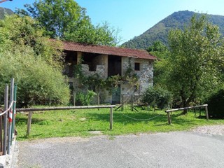 Rustico in Vendita a Tarcento, 60'000€, 208 m²