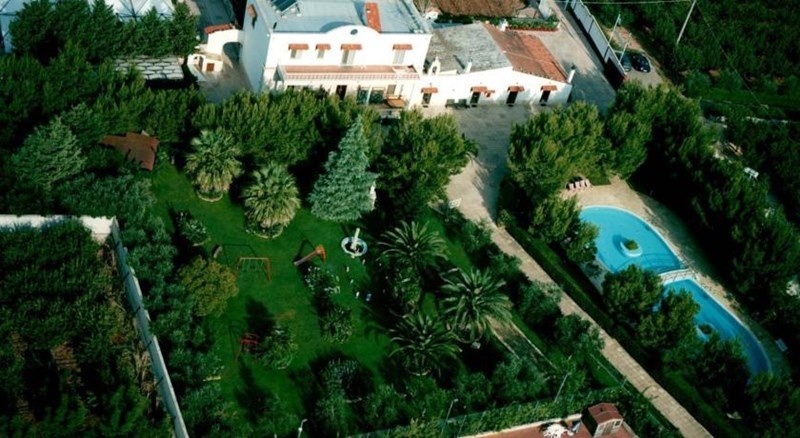 Immobile commerciale in Vendita a Casamassima, zona campagna, 2460 m², arredato