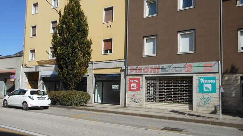 Negozio in Affitto a Trento, zona via Brennero 78, 690€, 50 m²