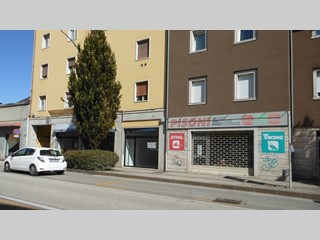 Negozio in Affitto a Trento, zona via Brennero 78, 690€, 50 m²