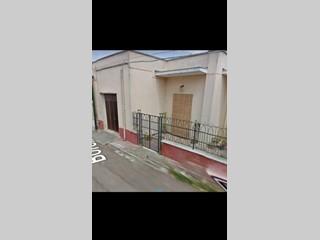 Casa Indipendente in Vendita a Campi Salentina, 130'000€, 300 m²