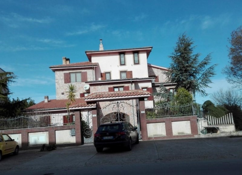 Villa in Vendita a Rotello, zona centrale, 380'000€, 700 m²