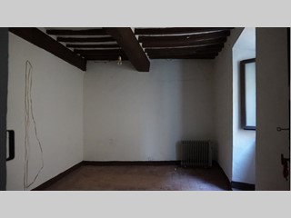 Quadrilocale in Vendita a Torrita di Siena, zona Montefollonico, 59'000€, 87 m²
