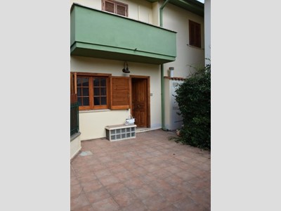 Villetta a schiera in Vendita a Terracina, zona Via Anxur , 169'000€, 92 m²