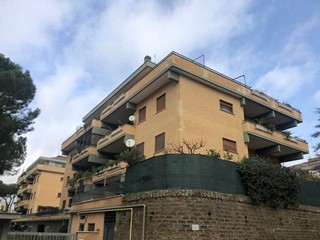 Attico in Vendita a Roma, zona Casalotti, 270'000€, 95 m², con Box