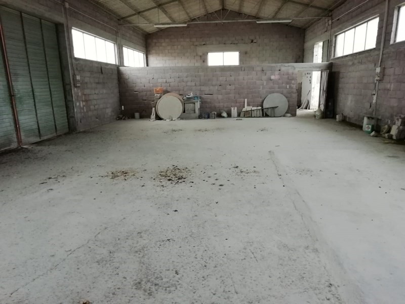 Capannone in Vendita a Acquapendente, zona Ponte Gregoriano, 80'000€, 400 m²
