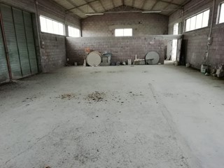 Capannone in Vendita a Acquapendente, zona Ponte Gregoriano, 80'000€, 400 m²