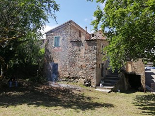 Rustico in Vendita a Gualdo Cattaneo, zona Marcellano Collesecco, 75'000€, 200 m²