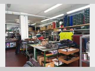 Laboratorio in Vendita a Muggiò, zona San Francesco, 170'000€
