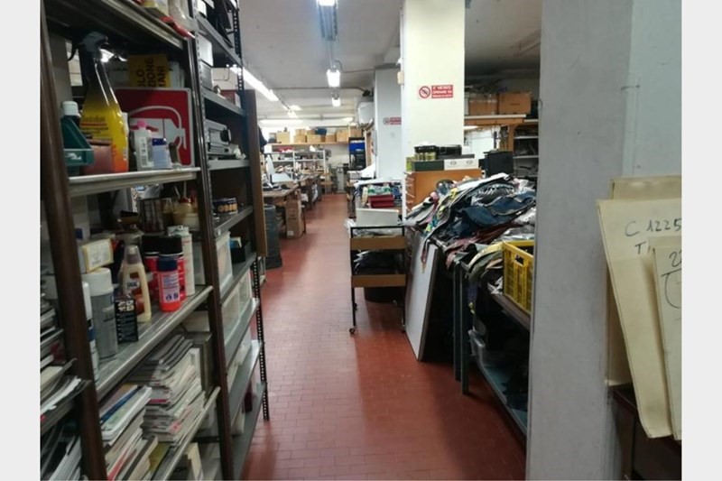 Laboratorio in Vendita a Muggiò, zona San Francesco, 210'000€, 526 m²
