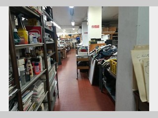 Laboratorio in Vendita a Muggiò, zona San Francesco, 210'000€, 526 m²