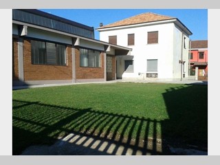 Villa in Vendita a Desio, zona San Giorgio, 420'000€, 400 m²
