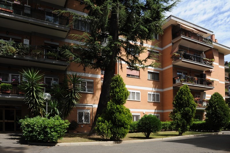 Appartamento in Vendita a Roma, zona Nuovo Salario - Via Peccioli n.30, 310'000€, 93 m²