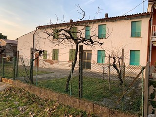 Casale in Vendita a Oppeano, zona Cà degli Oppi, 80'000€, 380 m², con Box