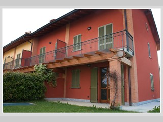 Villetta a schiera in Vendita a Pagazzano, zona centro storico, 246'000€, 190 m²