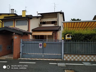 Villa bifamiliare in Vendita a Spino d'Adda, zona esterna, 220'000€, 130 m²