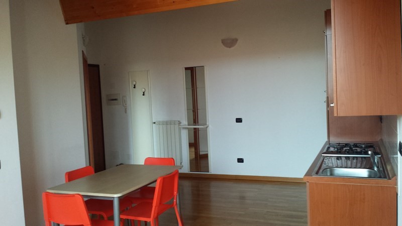 Bilocale in Affitto a Caponago, 600€, 65 m²
