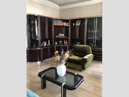 Trilocale in Vendita a Magenta, 155'000€, 116 m², arredato, con Box