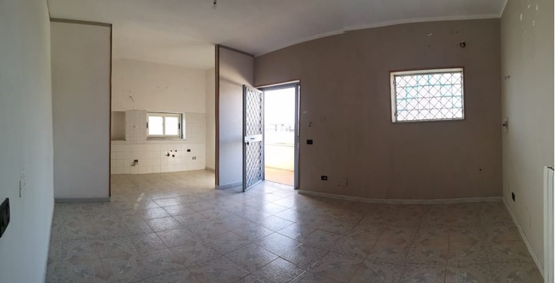 Trilocale in Vendita a Giugliano in Campania, zona Varcaturo, 100'000€, 90 m²