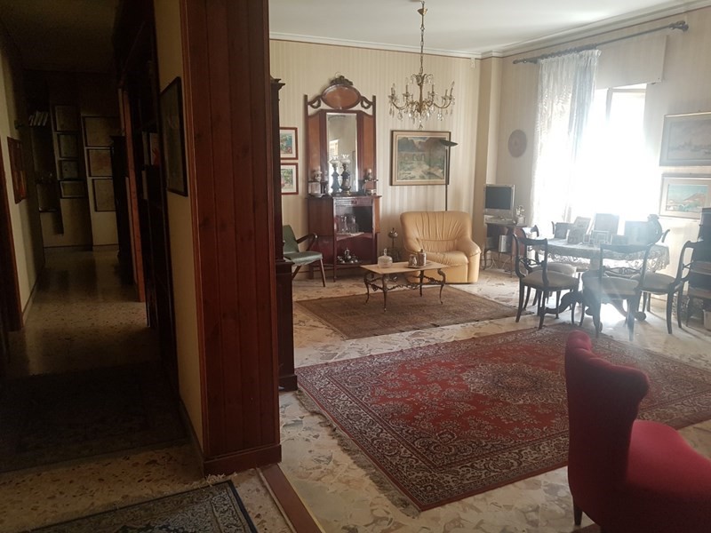 Appartamento in Vendita a Palermo, 240'000€, 200 m²
