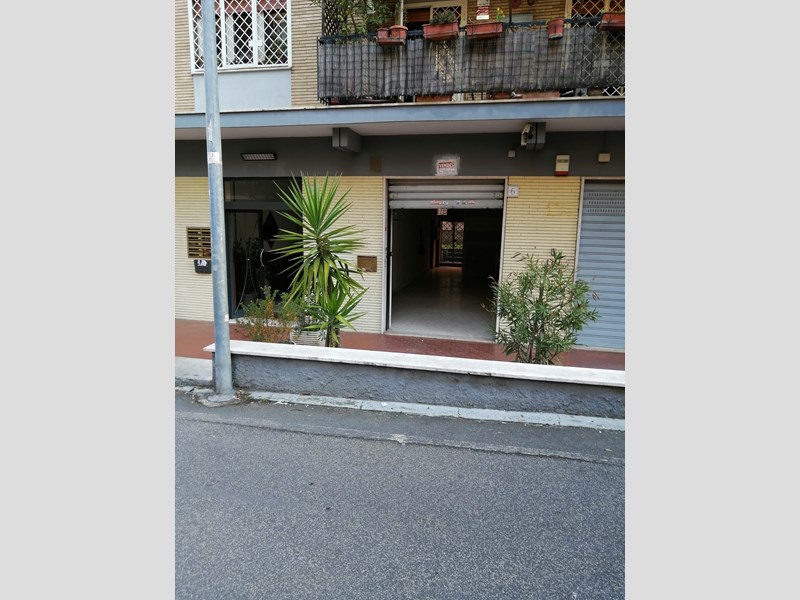 Negozio in Vendita a Roma, zona talenti montesacro alto, 89'000€, 66 m²