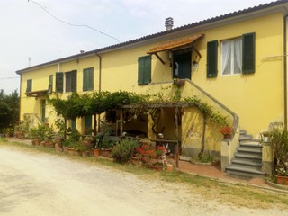 Casale in Vendita a Collesalvetti, 400'000&euro;, 500 m², arredato