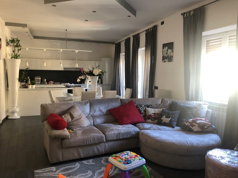 Trilocale in Vendita a Viterbo, zona Via Belluno, 210'000€, 115 m², con Box