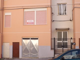 Appartamento in Vendita a San Cataldo, zona via Cesare Balbo n.2, 51'000€, 90 m²