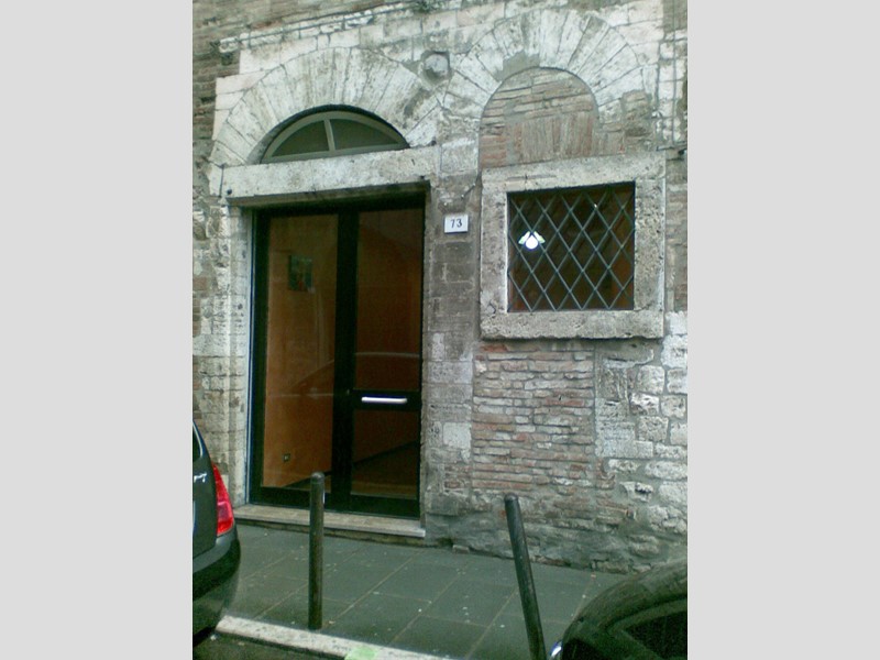 Negozio in Affitto a Perugia, zona TRE ARCHI, 250€, 20 m²