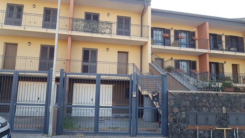 Villetta a schiera in Vendita a Gravina di Catania, 290'000€, 165 m²