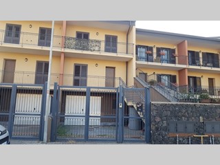 Villetta a schiera in Vendita a Gravina di Catania, 290'000€, 165 m²