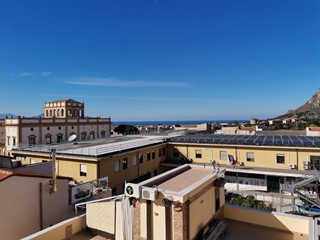 Quadrilocale in Vendita a Bagheria, zona VIA CONSOLARE, 95'000€, 130 m²