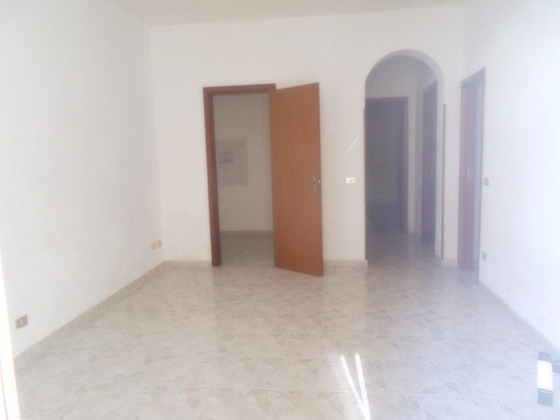 Appartamento in Vendita a Trapani, zona Via Trapani, 75'000€, 160 m²