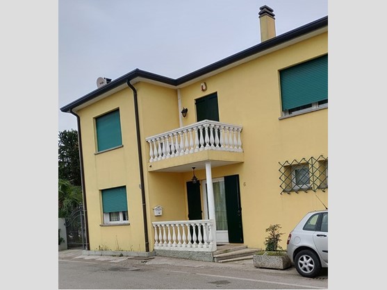 Villetta a schiera in Vendita a Montebelluna, zona san gaetano, 350'000€, 3440 m²